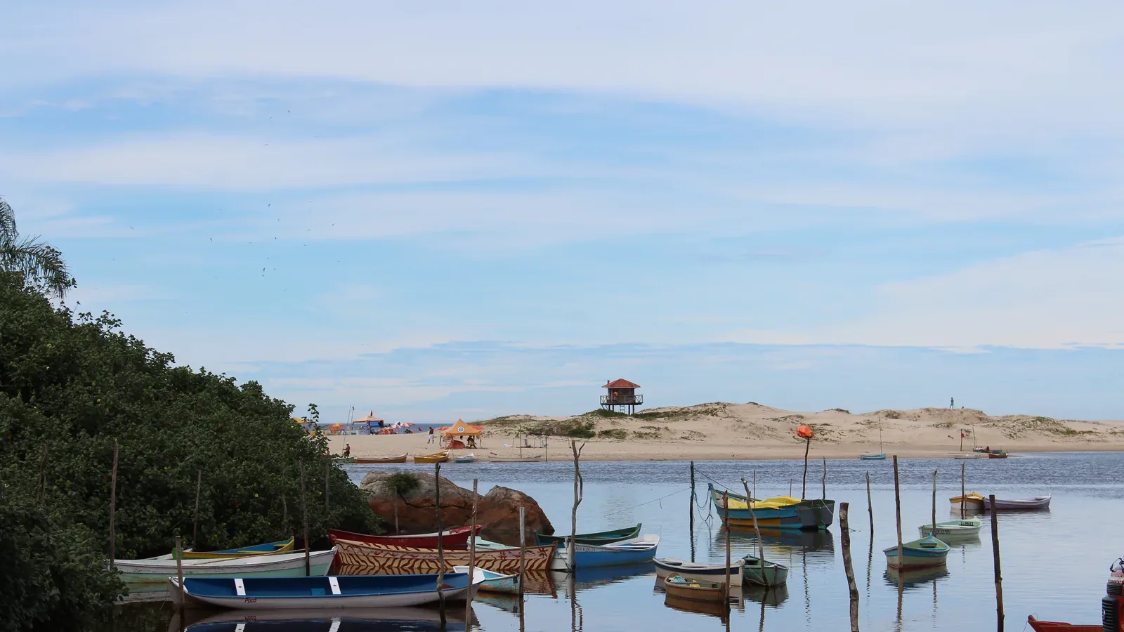 Vila e acesso da Guarda do Embaú