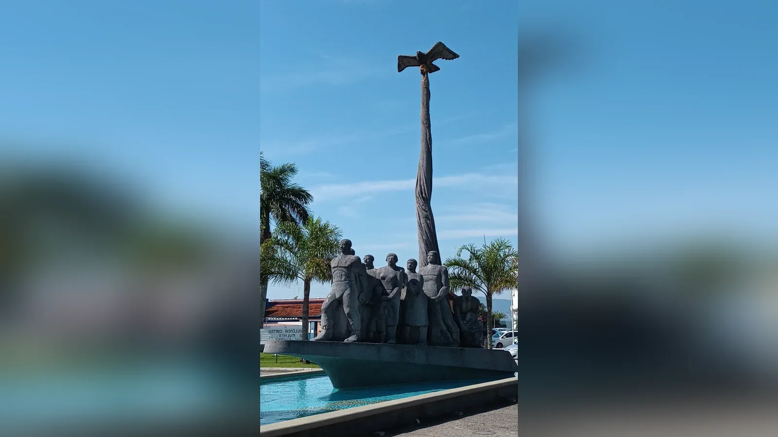 Praças Hercílio Luz e Arnoldo Silva – Monumento ao Imigrante — São José, Santa Catarina