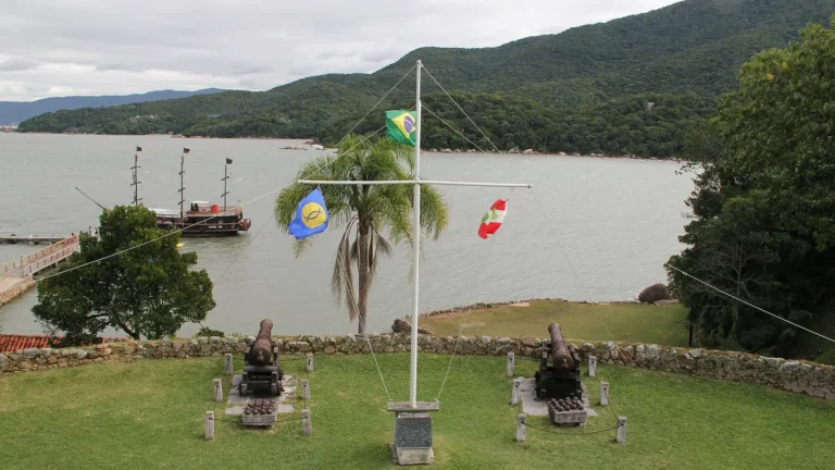 Ilha de Anhatomirim / Fortaleza de Santa Cruz (conjunto histórico de visitação)