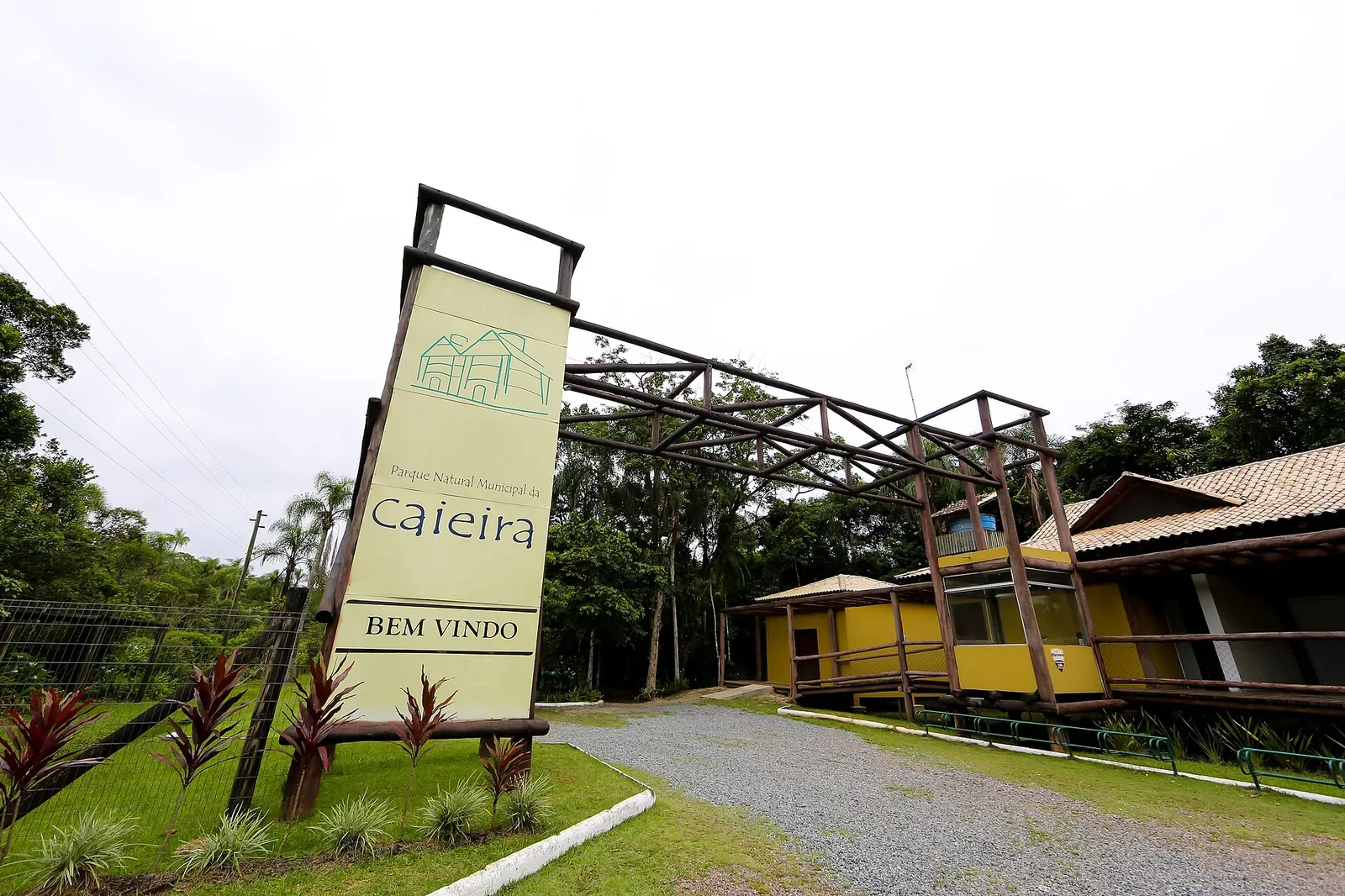 Orla e pontos públicos da Baía Babitonga (Parque Caieira, Espinheiros, Vigorelli) — Joinville, Santa Catarina
